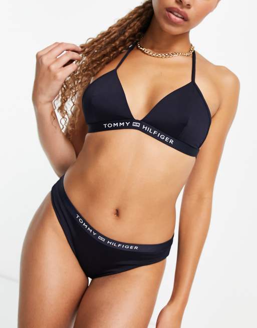 Tommy Hilfiger – Granatowy dół od bikini z ozdobną taśmą z logo