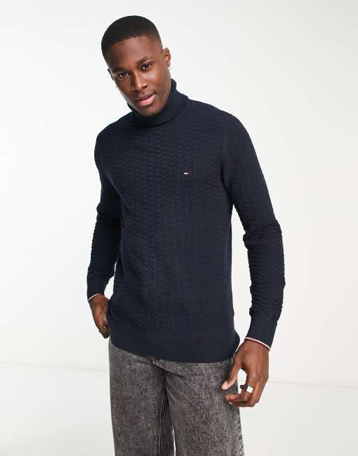 Tommy Hilfiger – Granatowy sweter z odwijanym golfem i logo z flagą