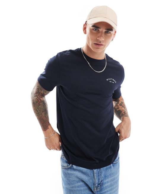 Tommy Hilfiger – Granatowy T-shirt z nadrukiem na plecach, 2 z 4