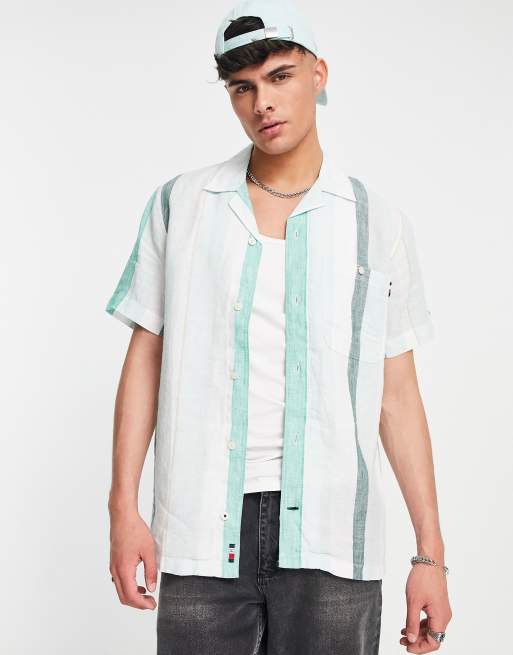 Tommy Hilfiger – Grön bredrandig skjorta i linnematerial med klassisk logga och korta ärmar
