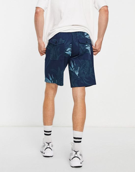 https://images.asos-media.com/products/tommy-hilfiger-harlem-palm-print-chino-shorts-in-navy-part-of-a-set/202695004-2?$n_550w$&wid=550&fit=constrain
