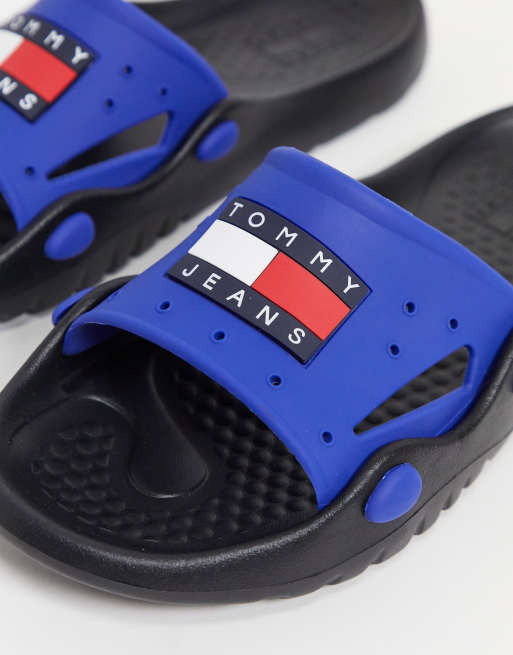 Tommy Hilfiger – Heritage – Niebieskie klapki basenowe z logo Tommy Jeans, 2 z 4