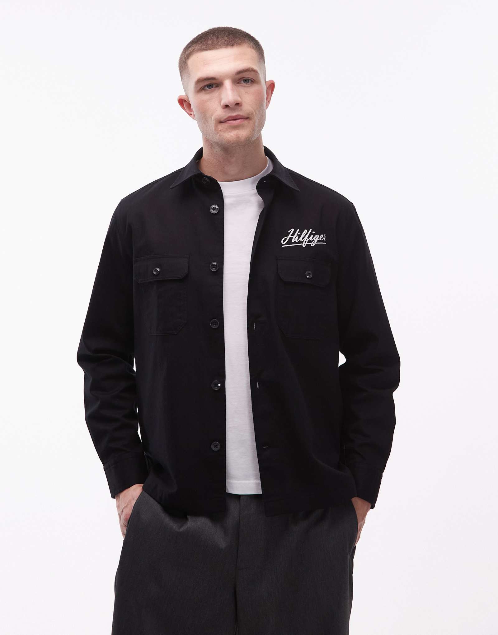 Черная верхняя рубашка с графическим логотипом Tommy Hilfiger на груди в елочку