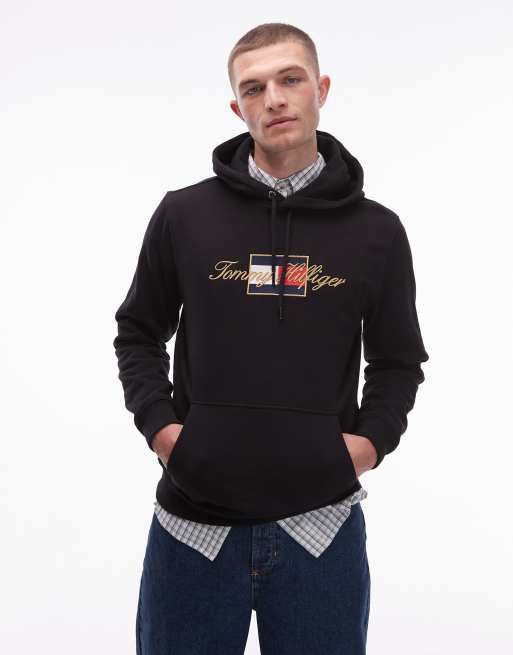 Tommy Hilfiger - Hoodie met vlaglogo in zwart met gouden detail