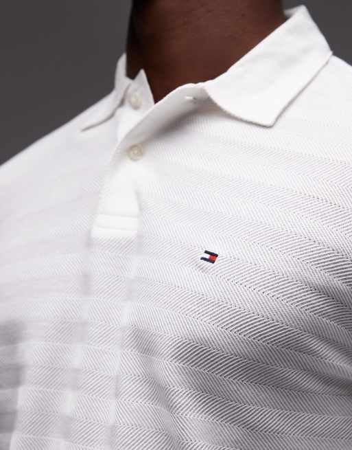 Tommy Hilfiger - Hvid langærmet poloskjorte med sildebenstekstur , 5 af 5