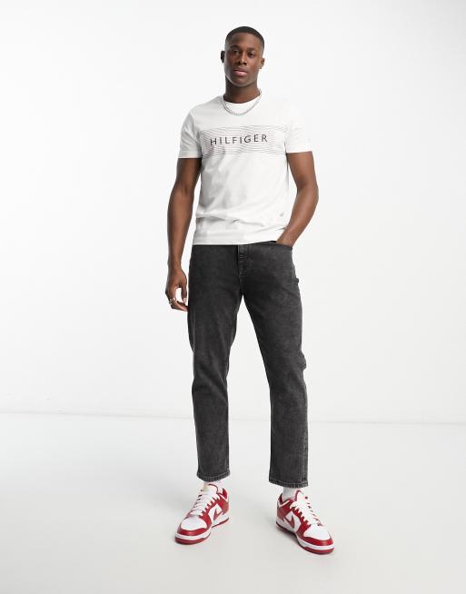 Tommy Hilfiger - Hvid T-shirt med stribet logoprint på brystet, 4 af 4