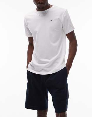Tommy Hilfiger - Hvidt/marineblåt pyjamassæt med T-shirt og shorts - view 1