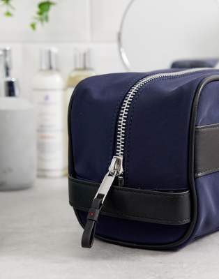 tommy hilfiger wash bag