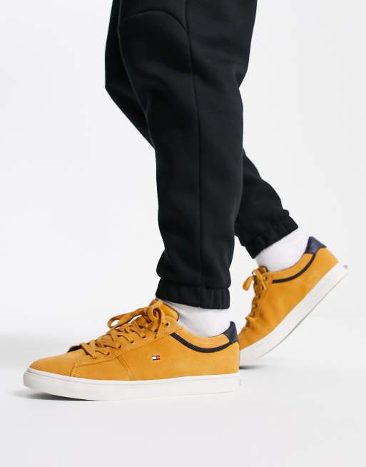 Tommy Hilfiger - Ikoniske, brune varsity-sneakers i ruskind