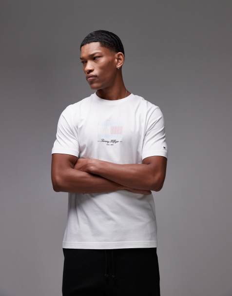 Tommy Hilfiger – Ithaca – T-Shirt in leuchtendem Hellblau mit gestreiftem Flaggen-Logo - view 1