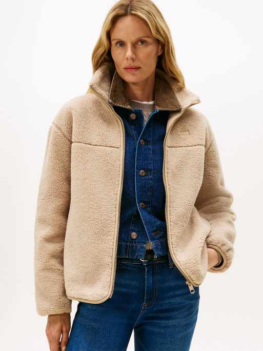 Tommy Hilfiger – Jacke aus Teddystoff in Hellbraun mit Stehkragen