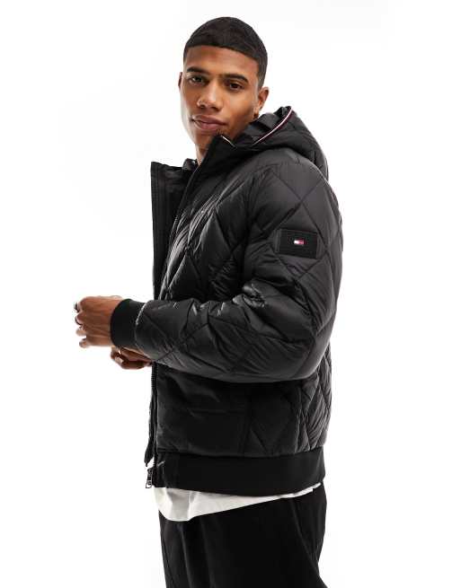 Tommy Hilfiger – Jacke in Schwarz mit Kapuze und verschiedenen Steppmustern, 3 von 4