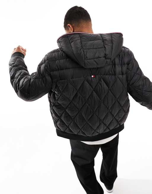 Tommy Hilfiger – Jacke in Schwarz mit Kapuze und verschiedenen Steppmustern, 4 von 4