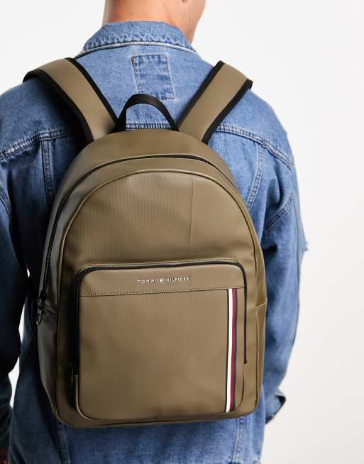 Tommy Hilfiger – Khakifärgad ryggsäck i PU