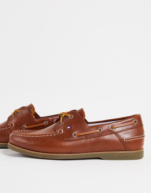 Tommy Hilfiger Klassische Bootsschuhe aus Leder in Hellbraun ASOS