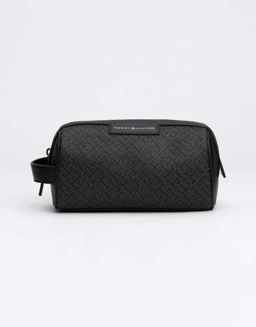 Tommy Hilfiger – Kulturbeutel in Schwarz mit TH-Monogramm