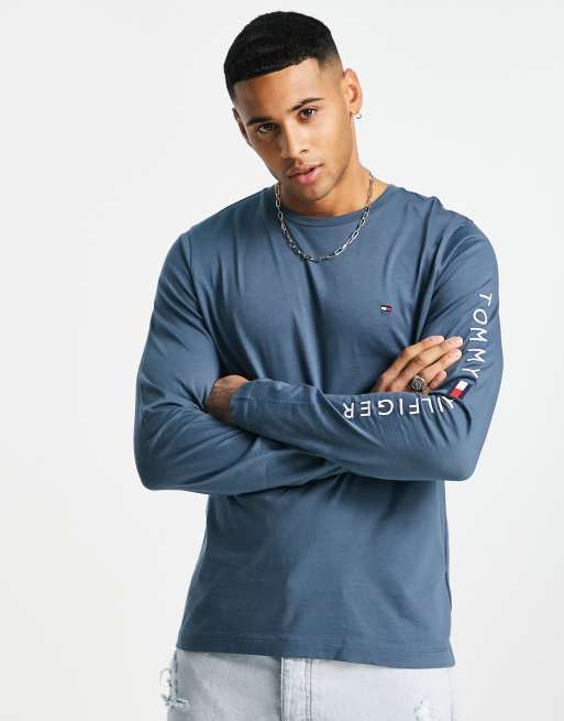 Tommy Hilfiger – Langärmliges Oberteil in Anthrazit mit Logo vorne und auf dem Ärmel