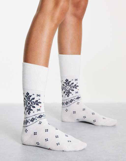 Tommy Hilfiger – Lange Socken in Creme mit Schneeflockenmuster ASOS