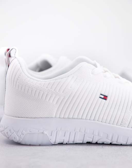 Tommy Hilfiger – Lauf-Sneaker aus Strick in Weiß mit kleinem Flaggenlogo, 4 von 4