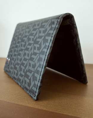 tommy hilfiger bifold leather wallet