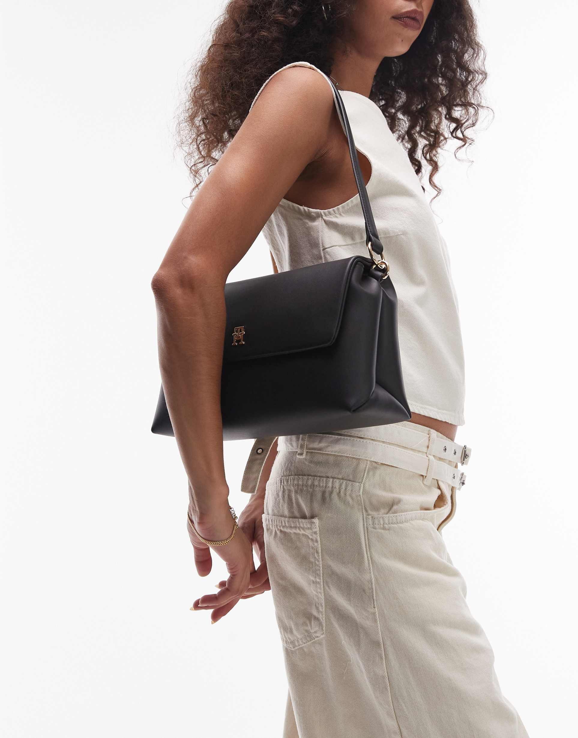 tommy hilfiger leather shoulder bag in black