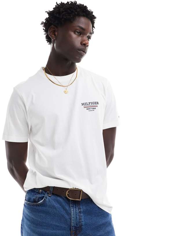 Tommy Hilfiger - left chest logo t-shirt in white