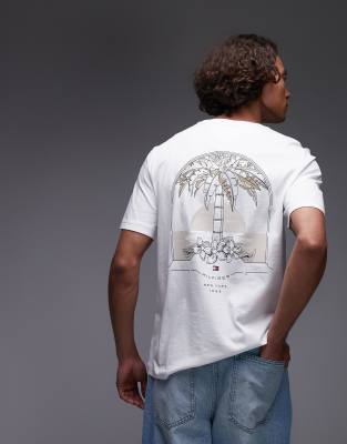 left chest logo T-shirt in white