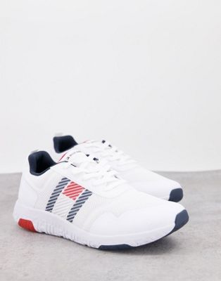 Tommy Hilfiger lightweight runner trainer with side flag logo in white - ASOS Price Checker