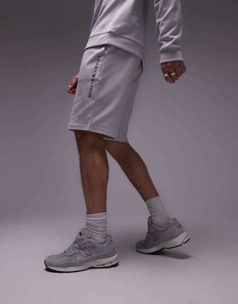 Tommy Hilfiger – Ljusgrå mysiga shorts med logga - view 1