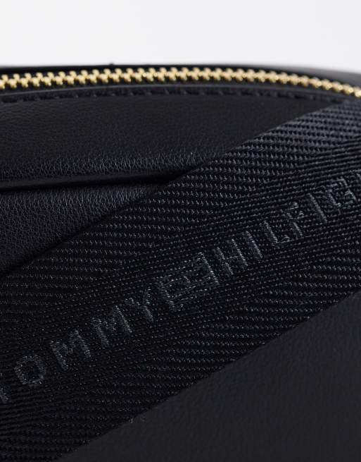 Tommy Hilfiger logo tape camera bag in black, 2 of 4