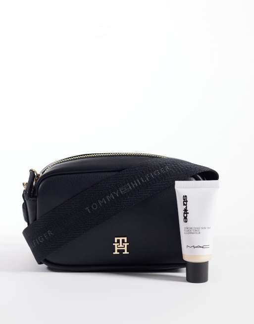 Tommy Hilfiger logo tape camera bag in black, 3 of 4