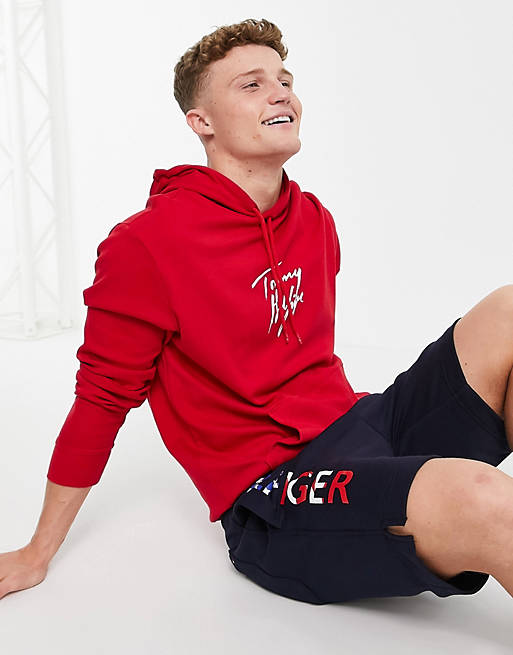 Tommy Hilfiger – Lounge-Kapuzenpullover mit Schriftzug-Logo auf der Brust  in Rot | ASOS