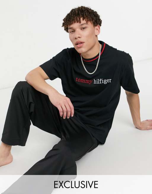 Tommy Hilfiger - Lounge T-shirt met logo op de borst in zwart, exclusief bij ASOS