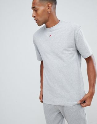 Tommy Hilfiger - Lounge T-shirt met ronde hals en kleine logovlag op de borst in grijs