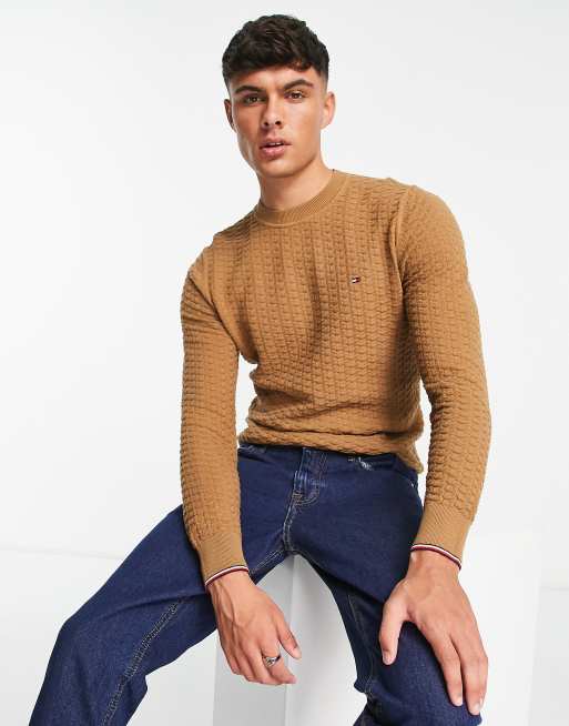 Tommy Hilfiger - Lysebrun striktrøje med flaglogo og overdreven struktur