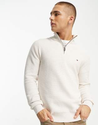 Tommy Hilfiger - Maglione color crema con zip corta e logo della bandiera