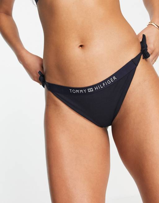 Tommy Hilfiger – Marinblå bikiniunderdel i cheeky-modell med logga i sidan 