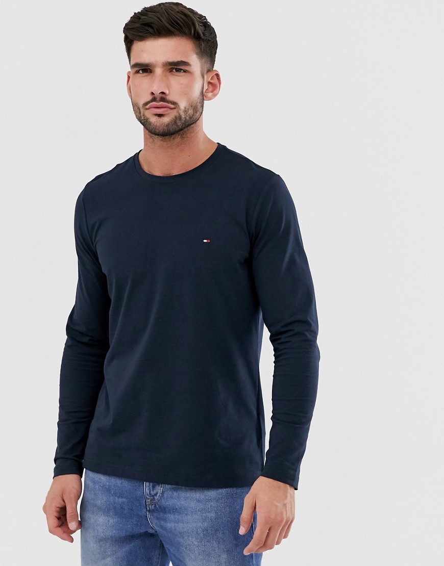 Tommy Hilfiger – Marinblå långärmad t-shirt med smal passform och klassisk logga