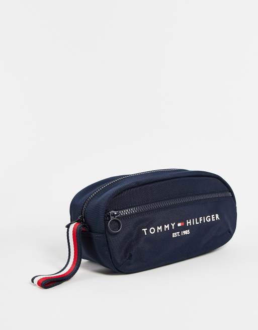 Tommy Hilfiger – Marinblå necessär med established-logga