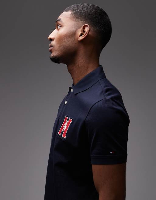 Tommy Hilfiger – Marinblå pikétröja med broderad logga på bröstet, 4 av 5
