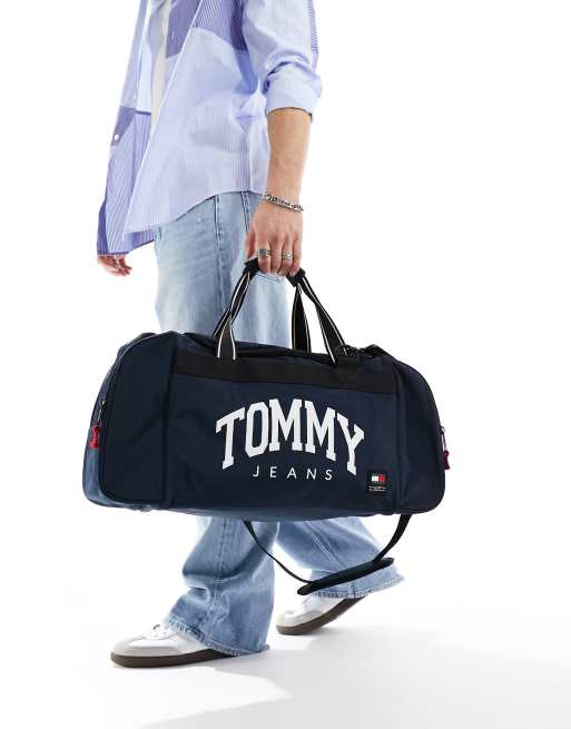 Tommy Hilfiger – Marinblå sportig duffelväska i vändbar design