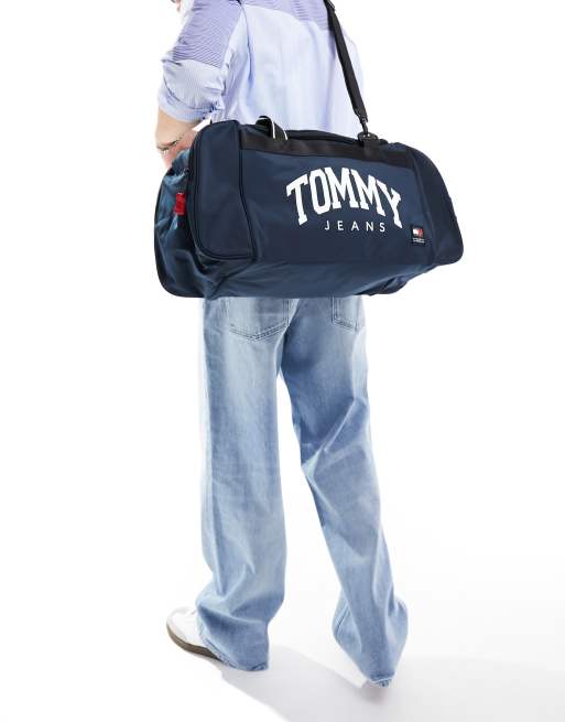 Tommy Hilfiger – Marinblå sportig duffelväska i vändbar design, 2 av 4