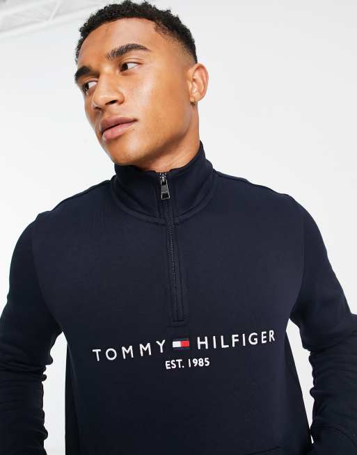 Tommy Hilfiger – Marinblå sweatshirt med broderad logga och halvlång dragkedja, 4 av 4