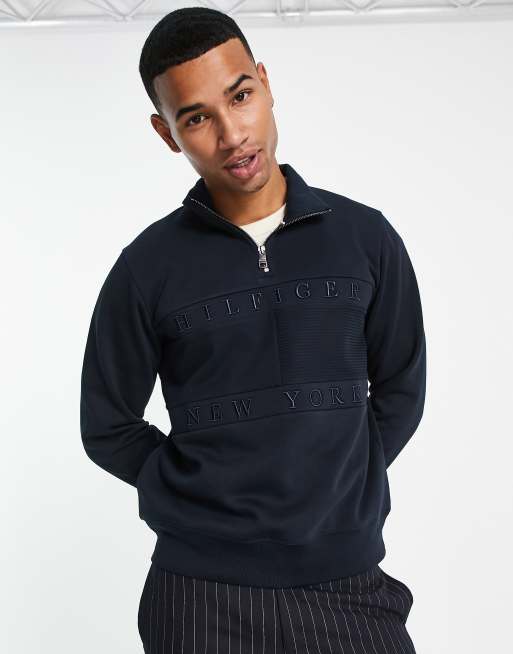 Tommy Hilfiger – Marinblå sweatshirt med kort dragkedja och strukturtonad, broderad flagglogga