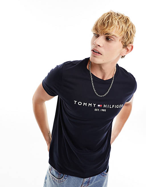 Tommy Hilfiger – Marineblaues T-Shirt mit gesticktem Flaggen-Logo | ASOS