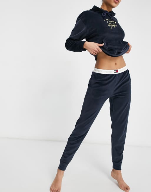 Tommy Hilfiger – Miękkie aksamitne joggersy w kolorze granatowym, 4 z 4