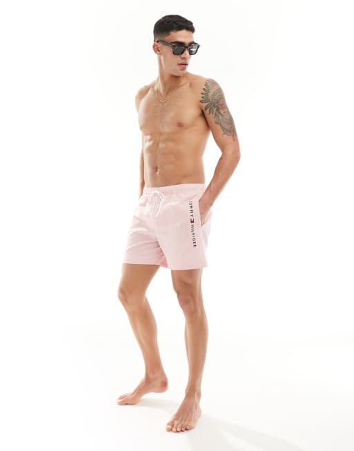 Tommy Hilfiger – Mittellange Badeshorts in Rosa