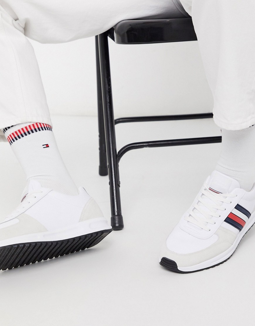Tommy Hilfiger – Modern Corporate – Vita sneakers i läder med rand