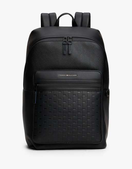 Tommy Hilfiger – Modern – Rucksack in Schwarz mit verschiedenen Texturen und Flaggen-Strukturmuster