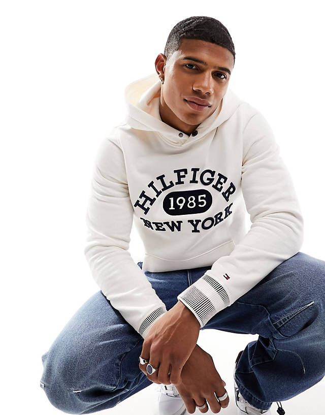 Tommy Hilfiger - monotype collegiate hoodie in ancient white